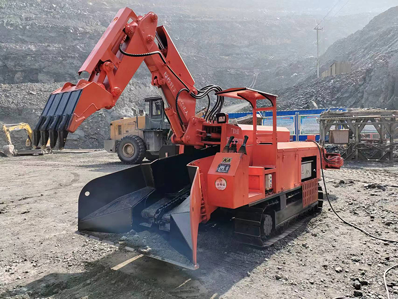 120型輪式皮帶扒渣機(jī)加破碎錘，大塊石頭也能上